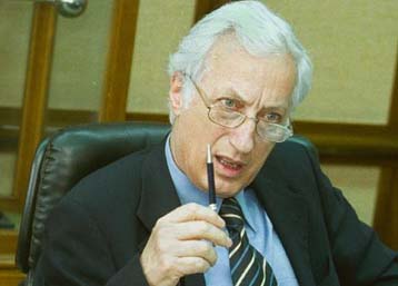 Δεν θα καταργηθεί η παράσταση των δικηγόρων σε συμβόλαια, διευκρίνισε ο Σταθόπουλος