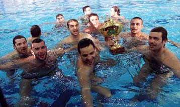 Ο Ολυμπιακός πρωταθλητής στο πόλο, 9-8 τη Βουλιαγμένη, μολονότι έχανε με 4-0