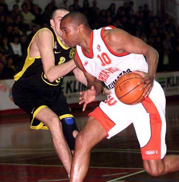 Ο Γκιμπέρτ θα συνεχίσει την καριέρα του στην Μπενετόν