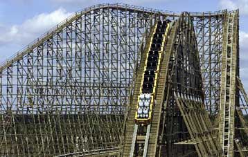 Τουλάχιστον 35 τραυματίες από πυρκαγιά σε τρενάκι στη Γερμανία