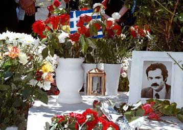 Mνημόσυνο για τον Αλέκο Παναγούλη τελέστηκε στο Α Νεκροταφείο