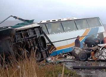 Πέντε άνθρωποι έχασαν τη ζωή τους από ανατροπή λεωφορείου