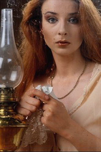 Παραμορφωτικός ο καθρέφτης για τις Βρετανίδες