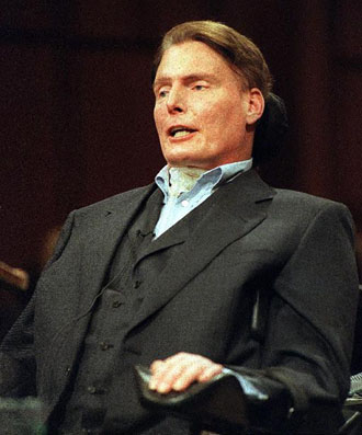 Ο Σούπερμαν μηνύει τις ΗΠΑ! Απαιτεί νομιμοποίηση των ερευνών σε ανθρώπινα έμβρυα