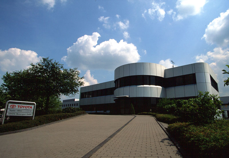 Ανέβαλε τα εγκαίνια των νέων εγκαταστάσεών της η Toyota