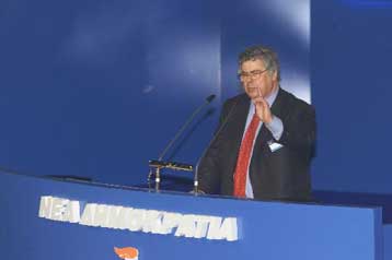 Την επιστροφή του Δ.Αβραμόπουλου στη ΝΔ ζητά ο Έβερτ