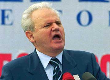 Το Συνταγματικό Δικαστήριο της Γιουγκοσλαβίας αναστέλλει το διάταγμα για την έκδοση Μιλόσεβιτς