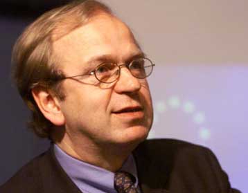 Όλοι οι Ευρωπαίοι στο Διαδίκτυο, προτείνει η EE