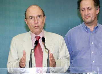 Σύμπνοια και αποσαφήνιση στόχων η «συνταγή» για ΠΑΣΟΚ και κυβέρνηση, τόνισε ο Σημίτης