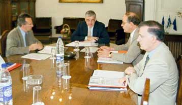 Επιτάχυνση της ασφαλιστικής μεταρρύθμισης ζητά η Κομισιόν – «Φιλόδοξες» οι προβλέψεις του ΥΠΕΘΟ