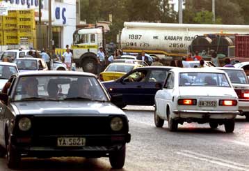 Ένας στους τρεις Έλληνες οδηγεί υπό την επήρεια αλκοόλ