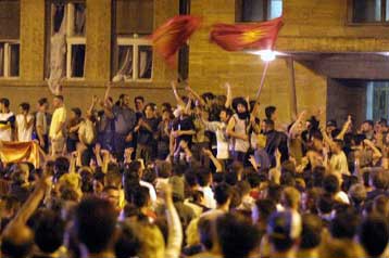 Σε οριακό σημείο η κατάσταση στην ΠΓΔΜ μετά τα επεισόδια έξω από τη Βουλή