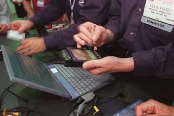 Στα φορητά οι προβολείς της φετινής έκθεσης υπολογιστών της Νέας Υόρκης