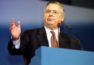 Η οικονομία σε κίνδυνο από τις διεργασίες στο ΠΑΣΟΚ, υποστηρίζει ο τέως πρόεδρος