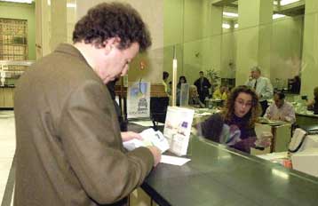 Παράνομοι και καταχρηστικοί εννέα βασικοί όροι στις τραπεζικές συναλλαγές