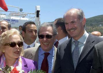 Η συνεργασία συνεχίζεται, συμφώνησαν Παπανδρέου και Τζεμ