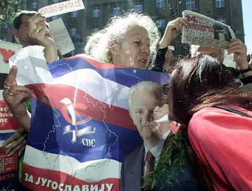 Πραξικοπηματική ενέργεια, κατά το ΚΚΕ, τυχόν παραπομπή Μιλόσεβιτς στο ICTY