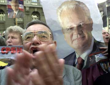 Επικροτεί η Δύση, αντιδράσεις στο Βελιγράδι για το διάταγμα συνεργασίας με το ICTY