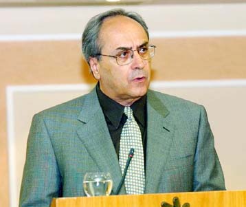 Ο πρωθυπουργός δεν εκφράζει πια την κοινή γνώμη, δηλώνει ο Ν.Κωνσταντόπουλος