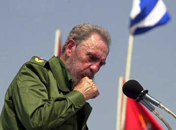 Ο Φιντέλ Κάστρο έχασε τις αισθήσεις του μπροστά στο πλήθος