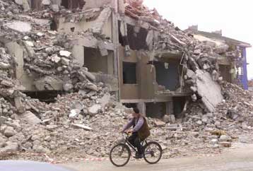 Σεισμική δόνηση 5 Ρίχτερ τρομάζει τους κατοίκους της Σμύρνης