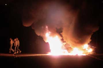 Πεδίο μάχης για δεύτερη ημέρα το Μπέλφαστ