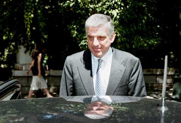 Αναστέλλονται οι πλειστηριασμοί μέχρι 31ης Δεκεμβρίου του 2001