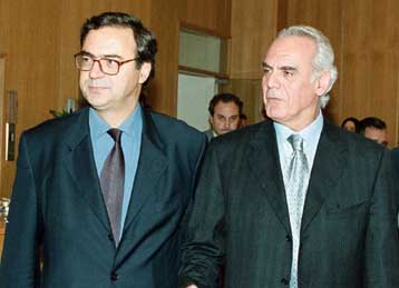 Ακης και Χριστοδουλάκης σχολιάζουν το γκάλοπ της MRB