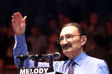 Απορρίπτει το ενδεχόμενο της πρόωρης προσφυγής στις κάλπες ο Τούρκος πρωθυπουργός