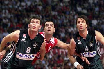 Ο Ολυμπιακός ισοφάρισε σε 2-2, 80-74 τον Παναθηναϊκό