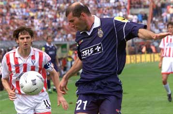 Μένει στη Γιουβέντους ο Ζιντάν