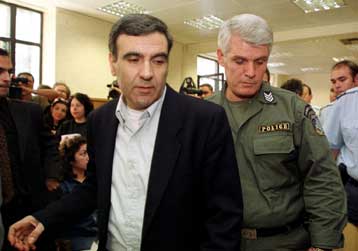 Φυλάκιση επτά μηνών με τριετή αναστολή στον Λεσπέρογλου για τα πλαστά έγγραφα