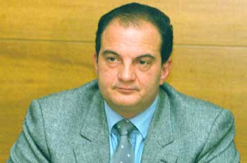 Υπεύθυνη η κυβέρνηση για την κατάσταση στη δημόσια διοίκηση, κατά τον Καραμανλή