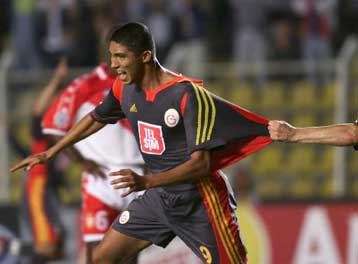 Τον Βραζιλιάνο επιθετικό Μάριο Ζαρντέλ βολιδοσκοπεί ο Ολυμπιακός