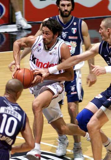 Νίκησε 83-79 και έφτασε στο 3-0 επί της ΠΑΦ Μπολόνια