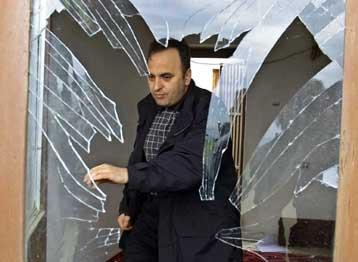 Ο υπουργός Εσωτερικών της ΠΓΔΜ εγκαταλείπει τις διαβουλεύσεις με την αλβανική κοινότητα