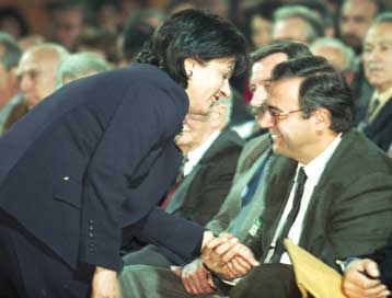 Απλές διαδικασίες στο Δημόσιο ανήγγειλαν Β.Παπανδρέου και Ν.Χριστοδουλάκης