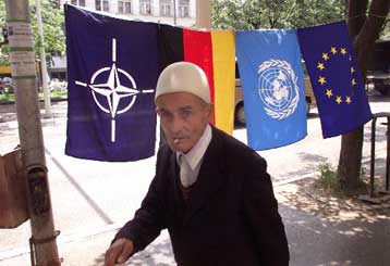 Πλειοδοτούν οι ΝΑΤΟϊκοί υπέρ της επέμβασης στην ΠΓΔΜ – Στα Σκόπια τα… σπουδαία