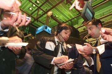 Σημαντικές απώλειες για Nasdaq, οριακά κέρδη για Dow Jones τη Δευτέρα