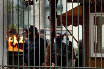 Πολυετείς ποινές στους καταληψίες του ΕΜΠ κατά τα επεισόδια του 2000