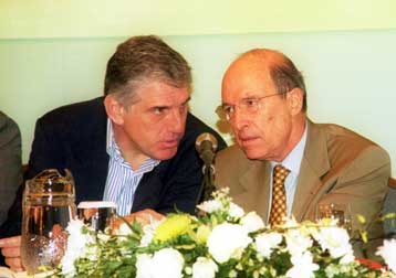 Ο ελληνικός «τρίτος δρόμος»; Το ΠΑΣΟΚ πρέπει να υιοθετήσει τη γραμμή Μπλερ, λέει ο Γ.Παπαντωνίου