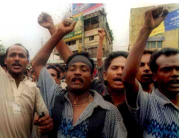 Τουλάχιστον 22 νεκροί από βομβιστική επίθεση στο Μπαγκλαντές