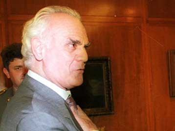 Ο Σημίτης δεν θα είναι ο μοναδικός υποψήφιος στο συνέδριο του ΠΑΣΟΚ, κατά τον ΥΠΕΘΑ