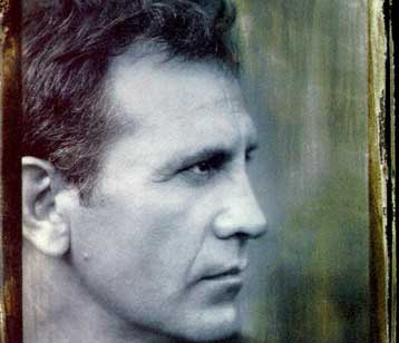 Μαγευτικές μουσικές στιγμές προσέφερε ο Γιώργος Νταλάρας στους ομογενείς του Αργυροκάστρου