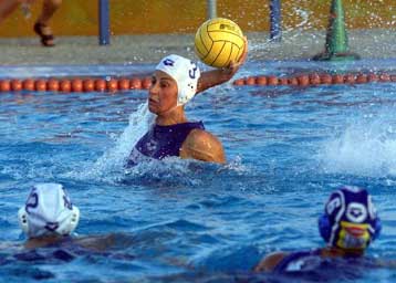 Η εθνική πόλο των γυναικών ηττήθηκε στην πρεμιέρα της στο Ευρωπαϊκό Πρωτάθλημα