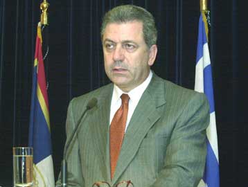 Επίθεση Δ.Αβραμόπουλου σε ΠΑΣΟΚ και ΝΔ