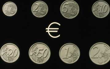 Οι… προσευχές βοηθούν στην άνοδο του ενιαίου νομίσματος!