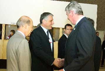 ΗΠΑ και Ιαπωνία παρασύρουν την ευρωπαϊκή οικονομία, εκτιμούν οι «15»