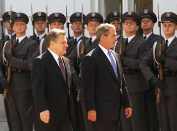 Σχέσεις εμπιστοσύνης με το Ρώσο πρόεδρο επιθυμεί να αναπτύξει ο Μπους