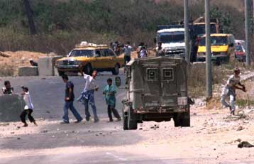 Επαφές Ισραηλινών – Παλαιστινίων υπό τη σκιά της βίας